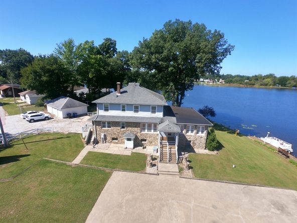 220 Lakeside Dr, Walkerton, IN 46574